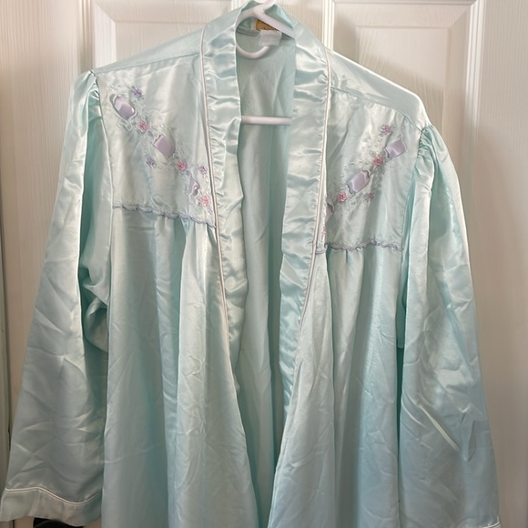 VTG Barbizon Womens Satiny Robe Tiffany Blue Cuddleskin Lace Embroidered - Picture 6 of 7